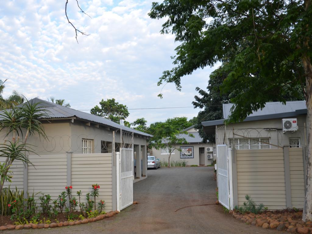 Stoep Cafe Guest House Komatipoort Bagian luar foto