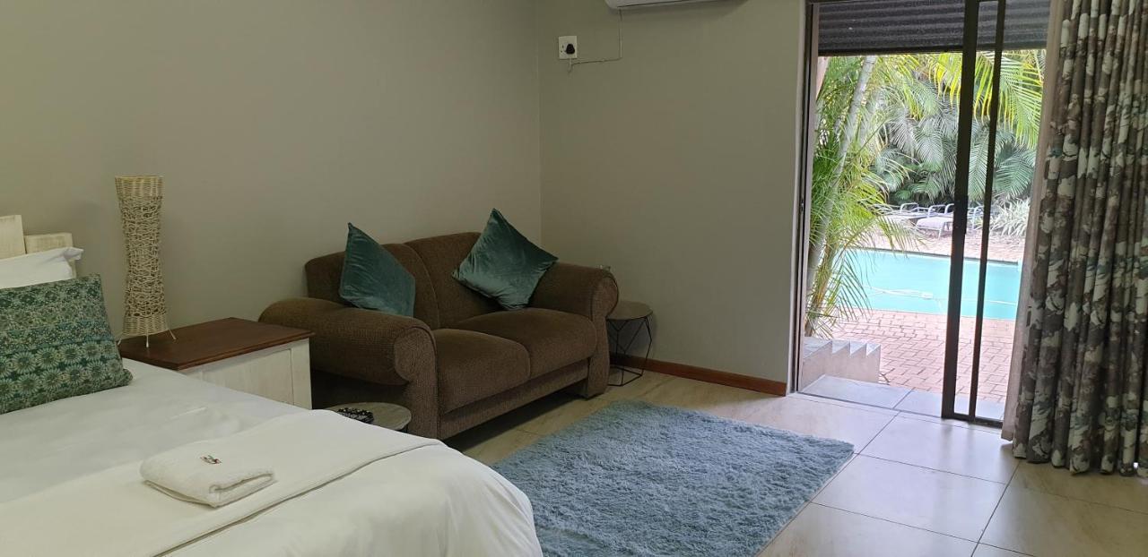 Stoep Cafe Guest House Komatipoort Bagian luar foto