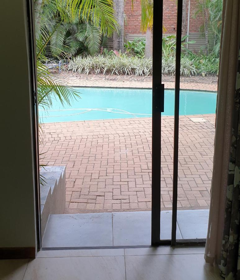 Stoep Cafe Guest House Komatipoort Bagian luar foto
