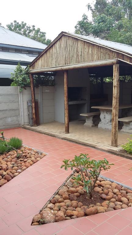 Stoep Cafe Guest House Komatipoort Ruang foto