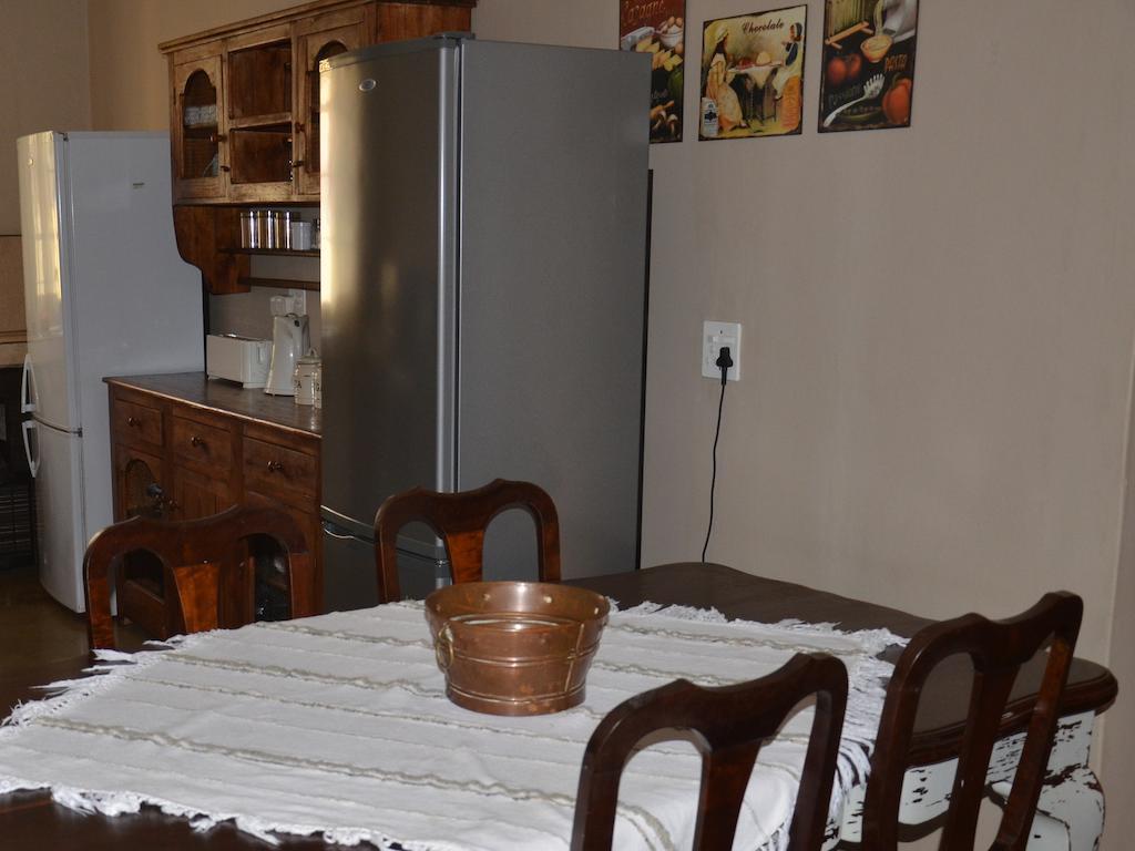 Stoep Cafe Guest House Komatipoort Ruang foto